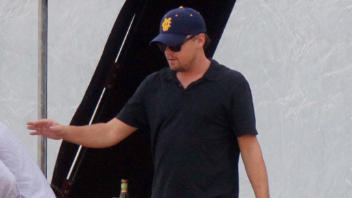 レオナルド・ディカプリオ、恋人やセレブ仲間とイタリアのリゾートで豪勢な休暇中