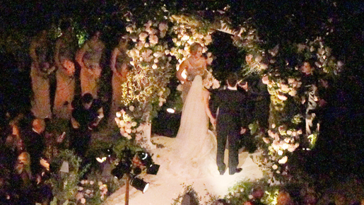 プロアイスホッケー選手と挙式のヒラリー・ダフ、式の詳細が明らかに