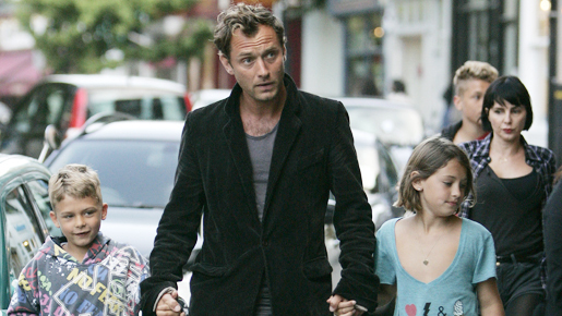 ジュード・ロウとシエナ・ミラー、ラオスの古都で結婚の儀式？