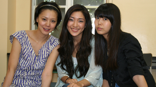 浅見れいな＆長渕文音＆穂のか　結婚コメディに興味津々で体当たり