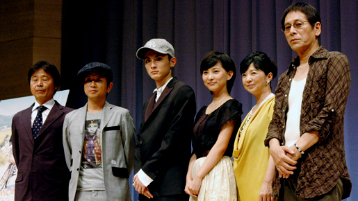 フミヤの主題歌ナマ披露に高良健吾、谷村美月らウットリ