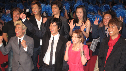 伊藤英明、撮影中も濱田岳を相手にお姫様抱っこの練習？