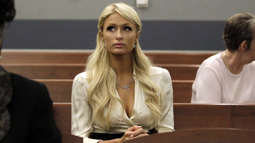 パリス・ヒルトン、自身のブランド宣伝のために来日するも空港で足止め