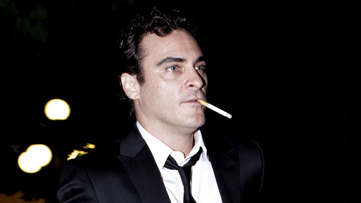 ホアキン・フェニックスが米トーク番組に出演、前回出演時の奇行はヤラセと告白