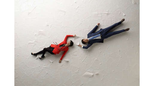 深キョン＆椎名桔平が原稿に埋もれ…　『恋愛戯曲』特別画像＆白熱の本編映像が到着