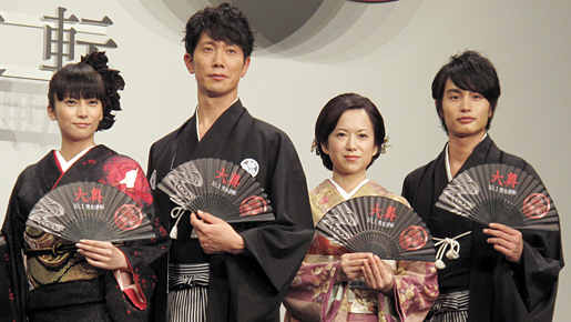 二宮、柴咲の将軍役衣裳の印象は「布団のような着物」