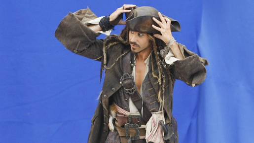 ジョニー・デップはパイレーツ・オブ・ロンドン？　毎日ヨットで撮影所通い