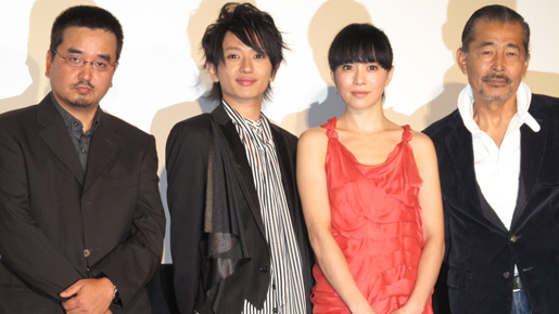 坂井真紀　10歳年下のダンナに「捨てられないよう頑張ります」