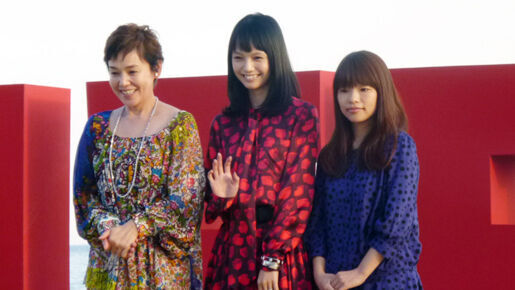 宮崎あおい 大竹しのぶに韓国人ファン熱狂 ステキ カワイイ と声援 10年10月13日 ウーマンエキサイト 1 2