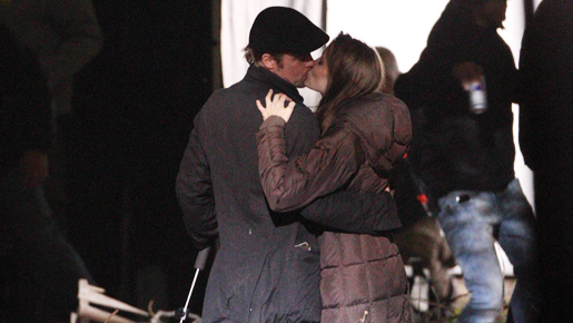 アンジー、ブラピと一緒に子連れでブダペストの温泉へ