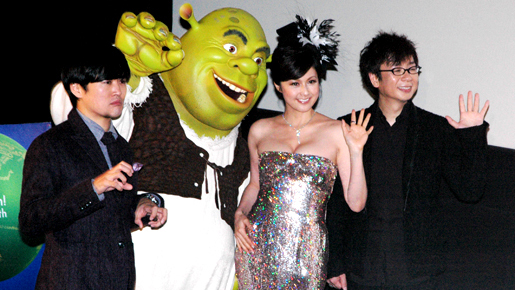 【TIFFレポート】藤原紀香　妖艶オーロラドレスで登場！劇団ひとりは“ヨメ”トーク