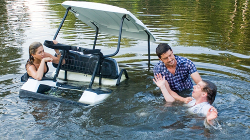 ジェニファー・アニストンを池に落とせ？　『バウンティー・ハンター』特別動画到着