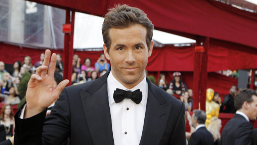 今年の「最もセクシーな男性」は“今年のベイブ”スカヨハの夫ライアン･レイノルズ