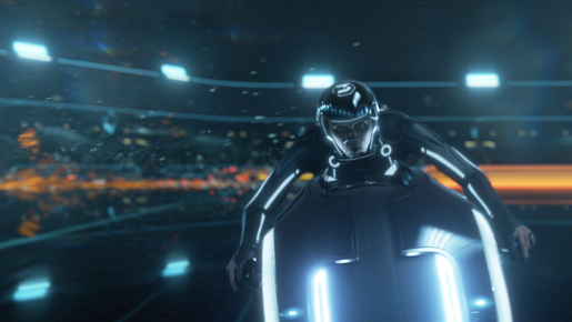 トロン・スーツを着こなすのは誰？　精鋭25名への二次審査オンライン投票が開始