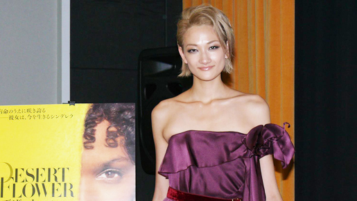 冨永愛、母になっても変わらぬ美貌！　「秘訣は和食」