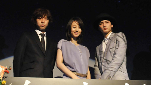 堀北真希＆高良健吾、観客だます“共犯者”に…『白夜行』新春ヒット祈願