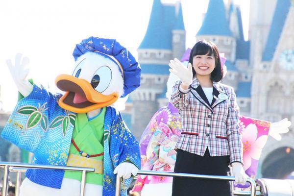 【ディズニー】酉年ドナデジが新年のごあいさつ！ランドの「ニューイヤーズ・グリーティング」