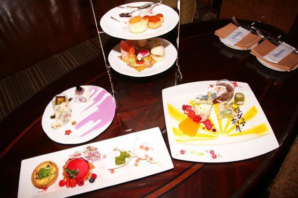 【ディズニー】デザートメドレーで“謹グゥア”新年！ランドホテル「年末年始限定メニュー」