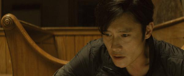 【特別映像】イ・ビョンホン、スタントマンは不要！野心家弁護士とのバトルシーン解禁