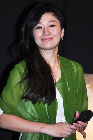 篠原涼子、理想の母親像は「子どもがこんな人と結婚したいと思ってくれる母親」