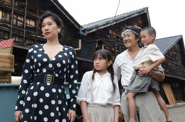 篠原涼子、一人二役初挑戦！対照的な親子の姿を描く「愛を乞うひと」今夜放送