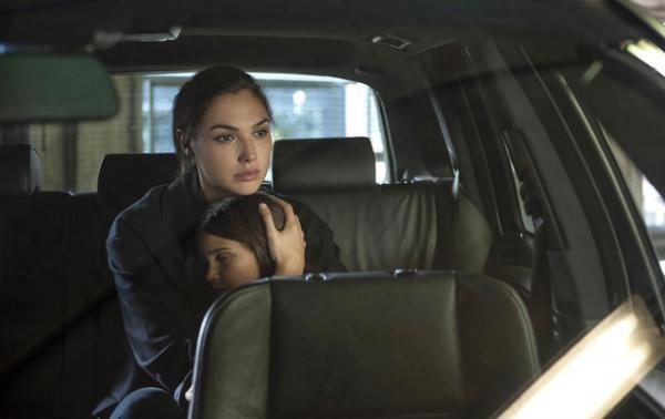 【特別映像】ガル・ガドット、娘を守る母に！『クリミナル』激アツシーン解禁