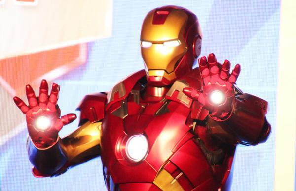 【海外ディズニー】アイアンマンが香港に降臨！マーベルの新テーマエリアのオープニングセレモニー
