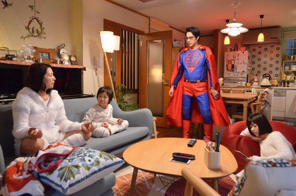 堤真一、小泉今日子＆島崎遥香ら家族と世界平和で板挟み！「スーパーサラリーマン左江内氏」今夜から