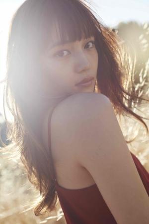 川口春奈、10thアニバーサリーイヤーにカレンダー＆写真集を発売！「ありのままが詰まっている」