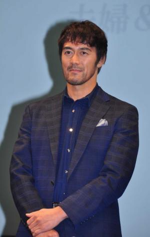 阿部寛、「愛してる」と口に出すのは「恥ずかしい」と大テレ！