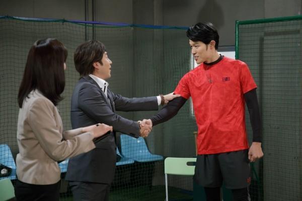 鈴木亮平、ムロツヨシらとコントに挑戦！ 「また挑戦したい！」