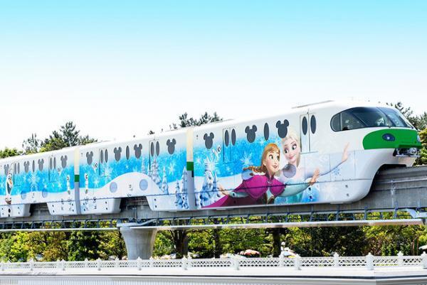 【ディズニー】『アナ雪』フォトロケ初登場！モノレールが雪と氷の結晶の世界に