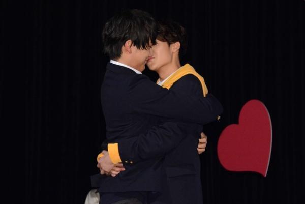 中川大志＆葉山奨之の公開生キスにファン悶絶！「ちょっと好きになりそう」