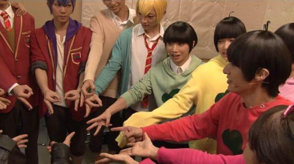 舞台「おそ松さん」6つ子たちの素顔をチラ見せ！ 秘蔵メイキングを一部公開