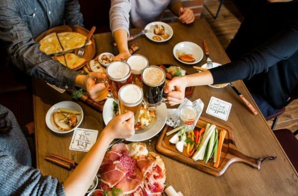 神田の街をイメージした限定メニューも！ドイツドラフトビール専門店「シュマッツ」が神田にオープン