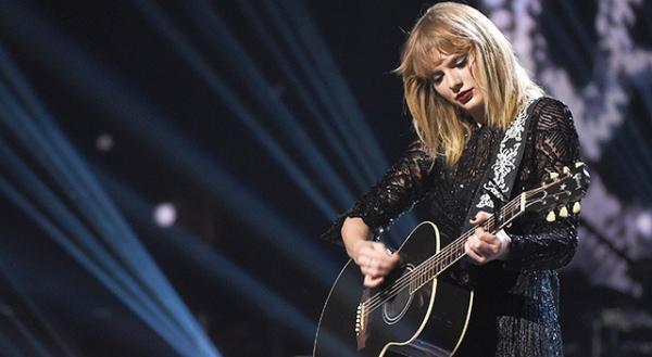 テイラー・スウィフト、今年“最初で最後”のコンサートはプレ・スーパーボウル