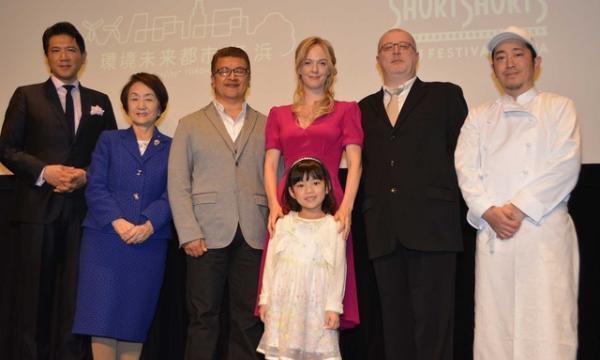 シャーロット・ケイト・フォックス、英語なしの撮影に苦労