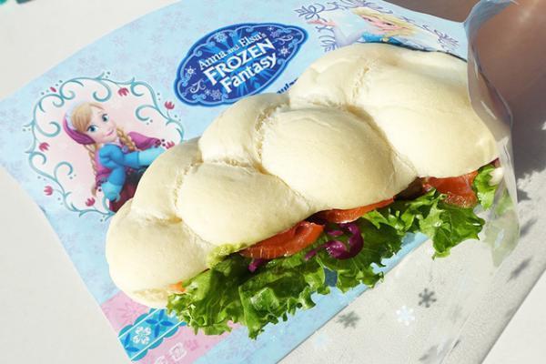 【ディズニー】エルサの巻き髪がパンに「スウィートハート・カフェ」