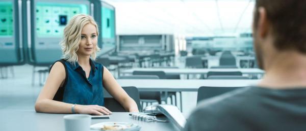 【特別映像】ジェニファー・ローレンス、クリス・プラットのイケメン発言に“乙女顔”