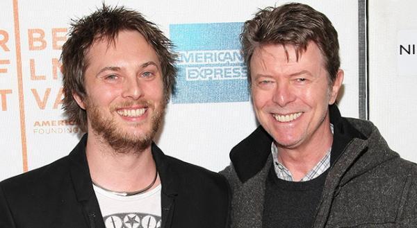 亡き父デヴィッド・ボウイに代わり息子がブリット・アワードで受賞スピーチ