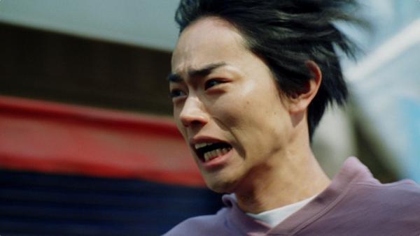 菅田将暉、商店街を猛ダッシュ！整体師150人に追いかけられ「まさにホラー」