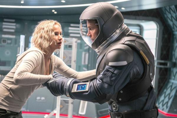 【特別映像】“宇宙にたった2人きり”は求め合うキスもアツい！『パッセンジャー』