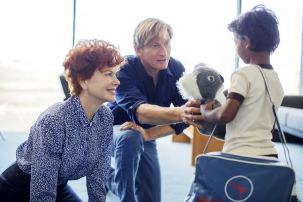 ニコール・キッドマン、母性でつながった役作り『LION／ライオン』“激似”場面写真