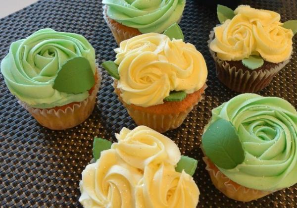 【3時のおやつ】ブーケのようなローズがエレガント！ホワイトデー限定カップケーキが登場