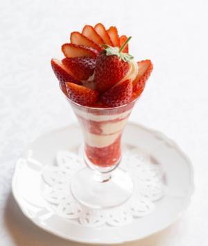【3時のおやつ】極上のストロベリーパフェを堪能！ 資生堂パーラー「こだわりの苺フェア」第3弾