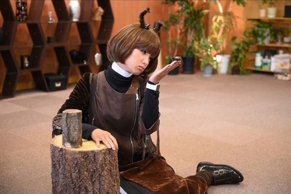 剛力彩芽、カブトムシとデート！“人類と昆虫”の愛物語!?「レンタルの恋」8話