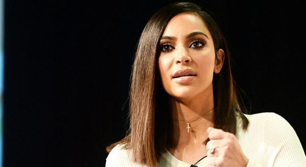 キム・カーダシアン、パリでの強盗被害の体験を涙ながらに語る