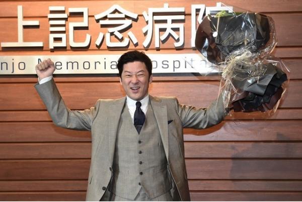 浅野忠信、木村拓哉と抱き合い「やったぜ！」 「A LIFE」撮了にサプライズも