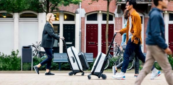 まるでベビーカーのように押して運ぶ、画期的なトラベルキャリーが新登場！