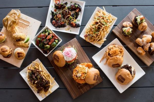 LA発のハンガーバーレストラン「UMAMI BURGER」が日本初上陸！ 青山にオープン